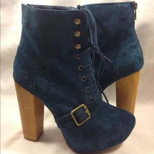 Steve Madden Blue suede booties